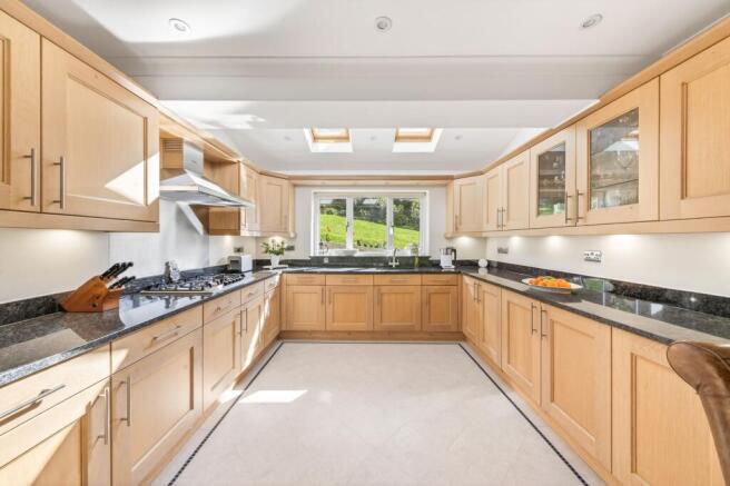 OPEN-PLAN DINING KITCHEN