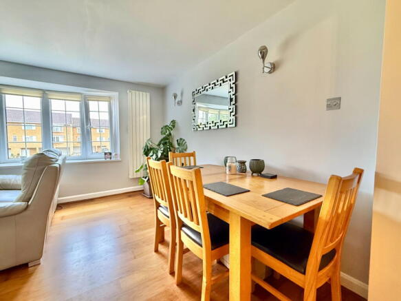 2 bed Flat for sale Image 6
