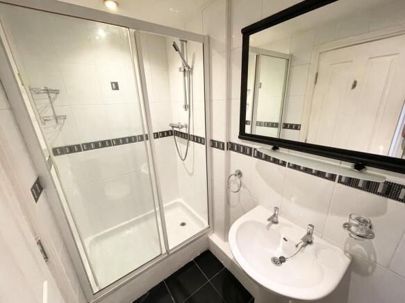 3 bed Apartment for sale Image 10