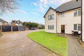 Flat 8, 82 St Thomas Court, St Lawrence Avenue, Gaisford, Worthing BN14 7JJ