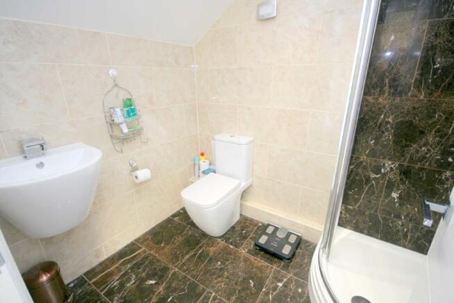 EN SUITE SHOWER / WC