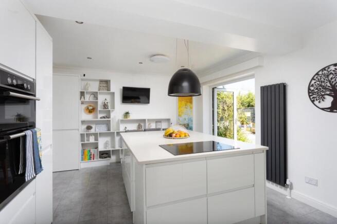 4 bed Detached for sale Image 7