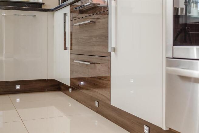 8340636-interior08.jpg