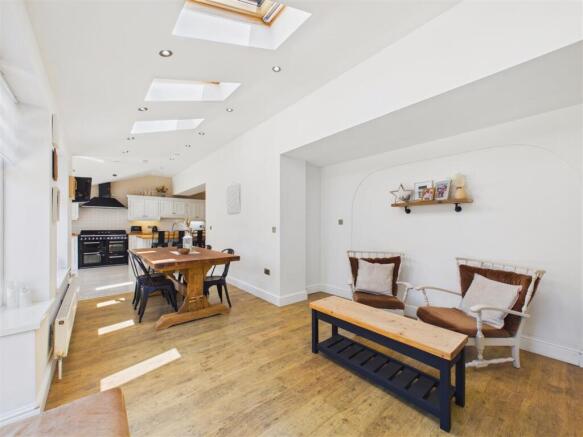 4 bed Detached for sale Image 10