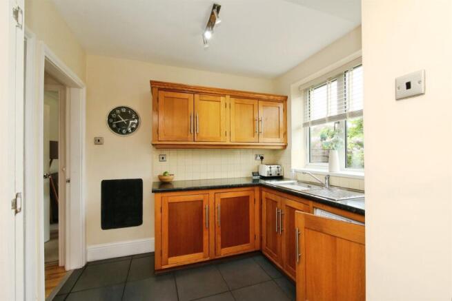 3 bed Semi-Detached for sale Image 6