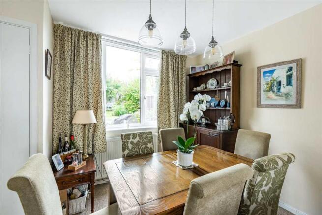 LIVING ROOM / DINING