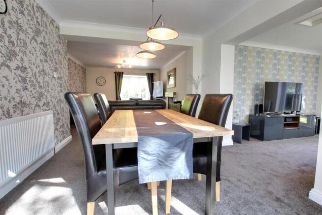 4 bed Detached for sale Image 7