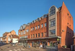 Flat 4, 37 Oakridge House, Station Road, Gerrards Cross SL9 8ES