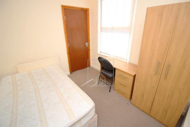 5 bed House to rent Image 12