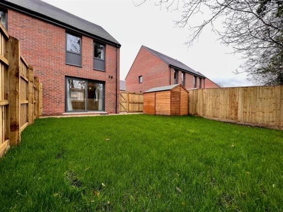 2 bed Semi-Detached to rent Image 10