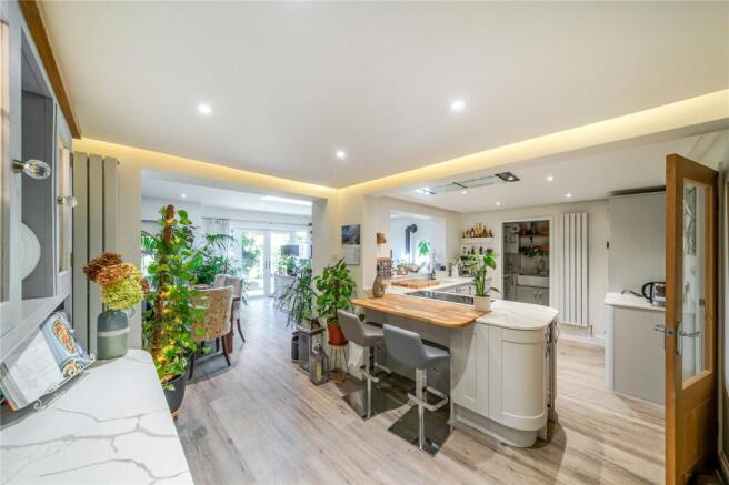 4 bed Detached for sale Image 4