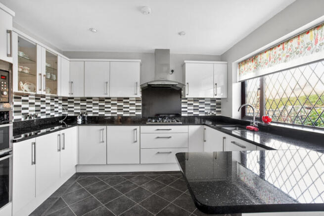 4 bed Detached Bungalow for sale Image 6