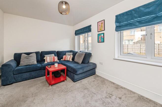 3 bed Semi-Detached for sale Image 6