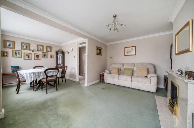 1407889-12-699858...