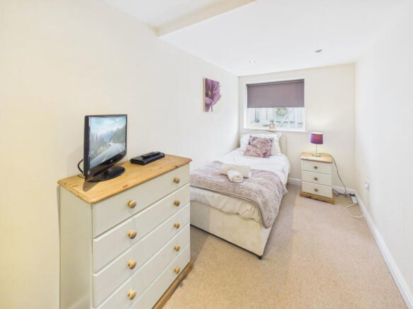 4 bed Town House for sale Image 11