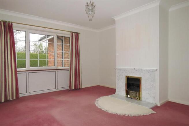 LIVING ROOM.JPG