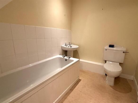 3 bed Terraced for sale Image 5