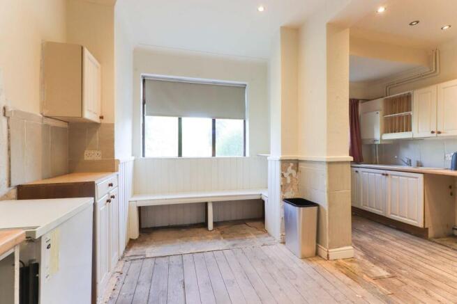 5 bed Detached for sale Image 6