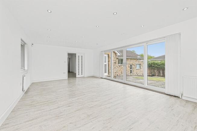 5 bed Detached Bungalow for sale Image 9