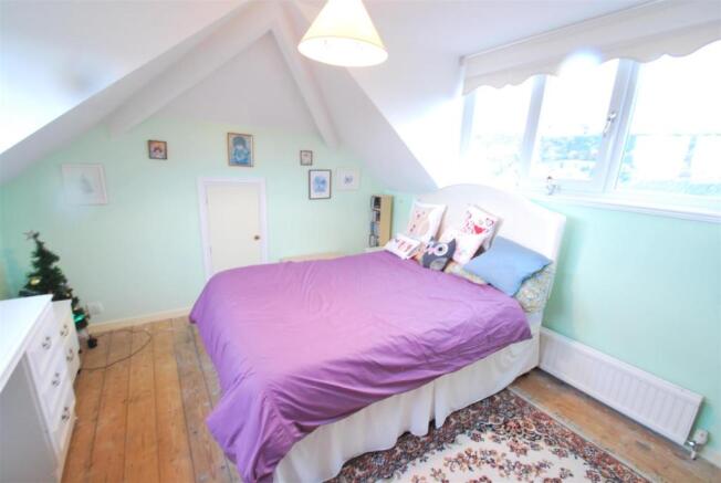 22 foxhill bed1.JPG