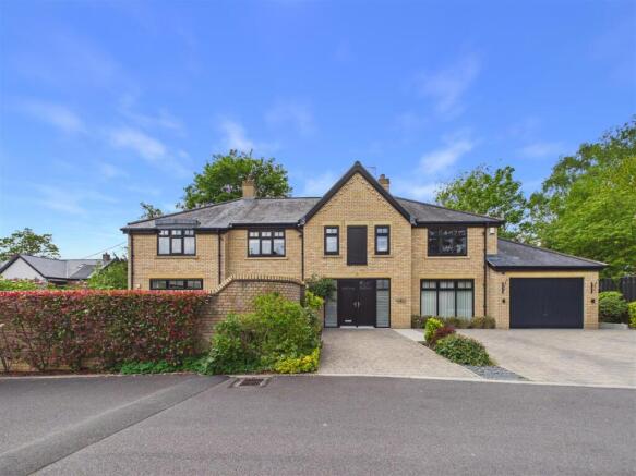 4 bed Detached for sale Image 6