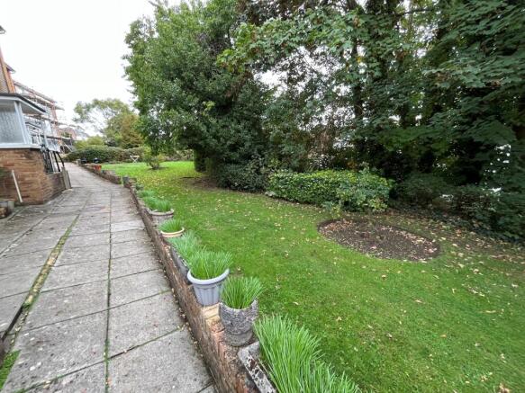 Rear com garden
