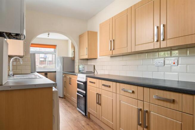 4 bed House for sale Image 8