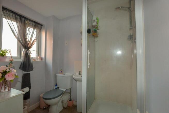 Ensuite 1.jpg