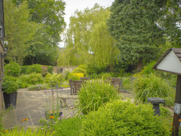 4 bed Detached for sale Image 5