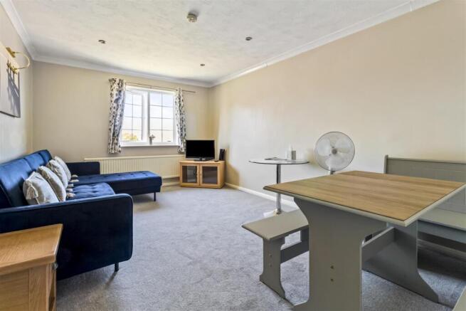 11 St Marys Court-005.JPG