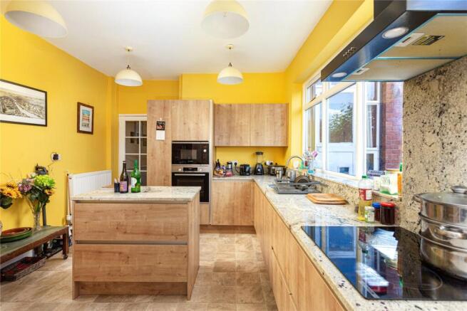5 bed Semi-Detached for sale Image 7