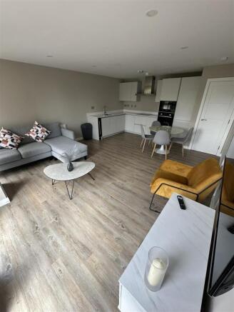 2 bed Apartment for sale Image 4