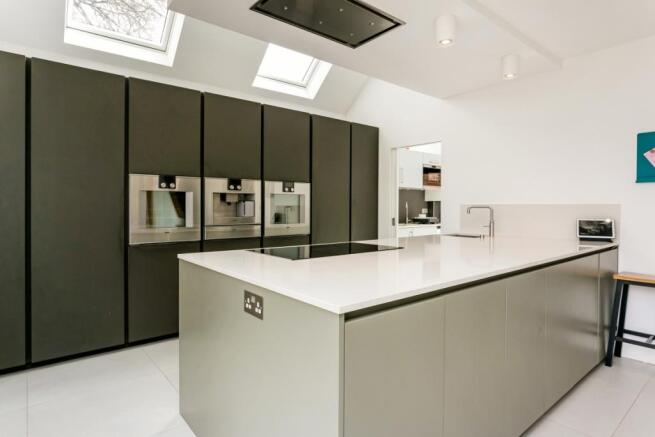 11 Ashenden Walk ...