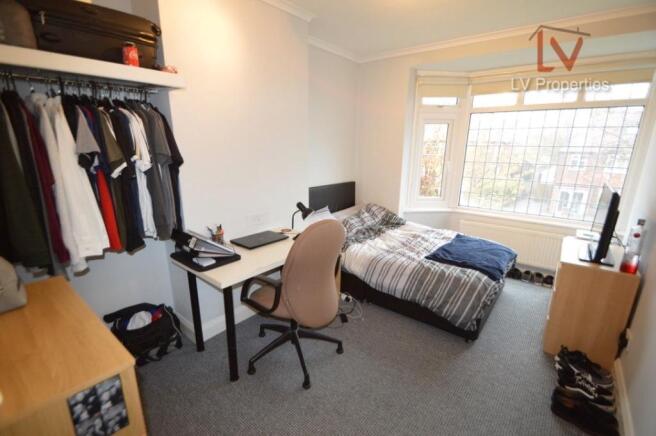 4 bed Semi-Detached to rent Image 7