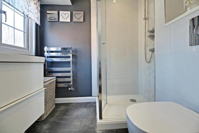 Ensuite to Bed 1