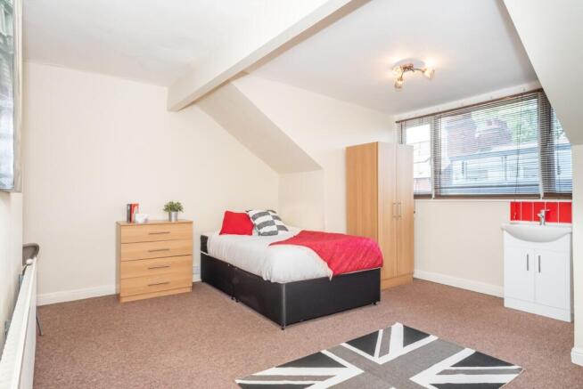 5 bed Terraced to rent Image 12