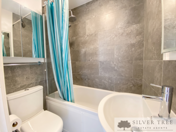 2 bed Apartment for sale Image 11
