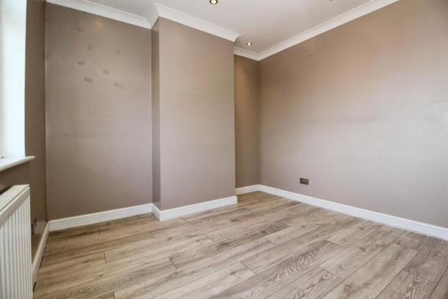 3 bed Terraced for sale Image 9