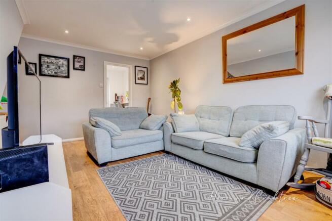 Hornchurch Close, Radyr Way, HernCrabtree (12).jpg