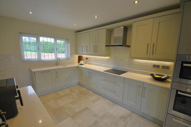 4 bed Detached for sale Image 12