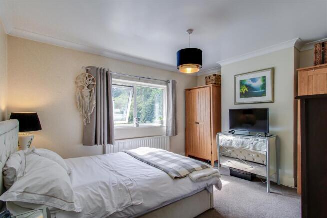 3 bed Semi-Detached for sale Image 6