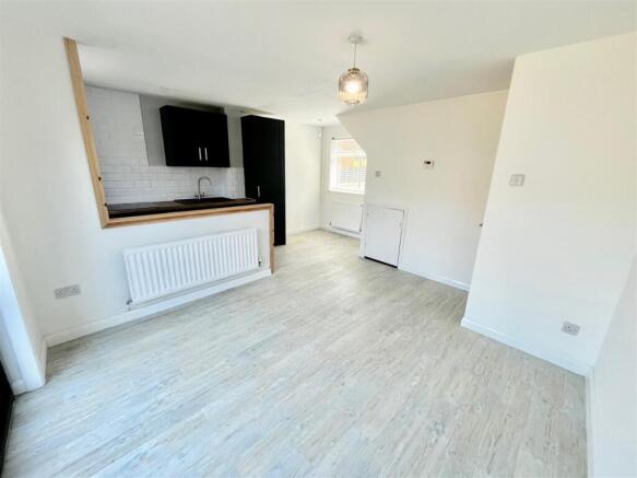 LOUNGE/KITCHEN