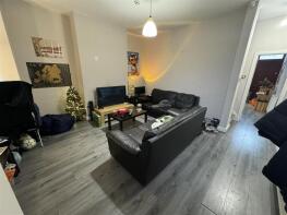 11, Newport Mount, Headingley, Leeds LS6 3DB
