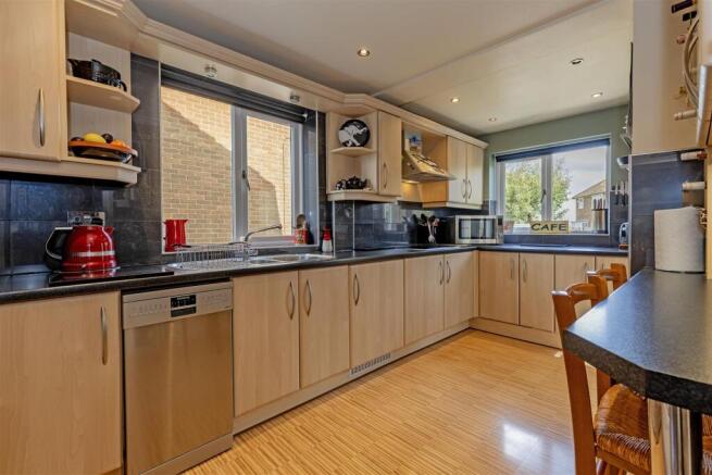 3 bed Detached for sale Image 9