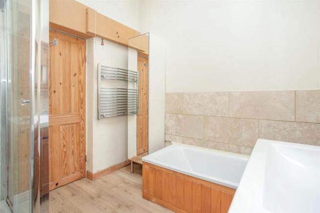Bathroom 2.jpg