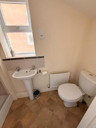 3 bed Semi-Detached to rent Image 8
