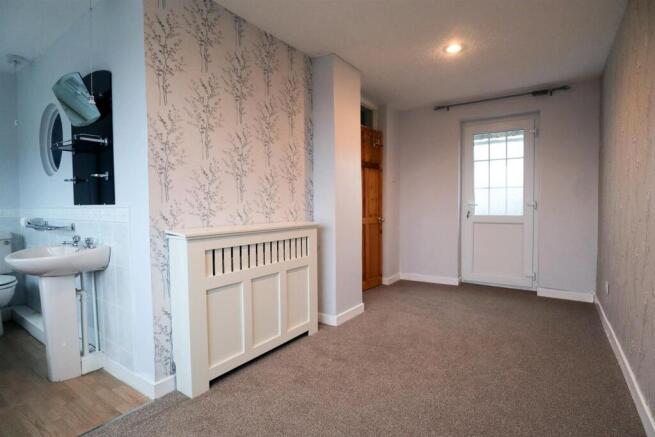 Bedroom 1 (2).jpg