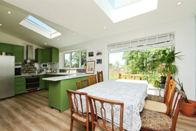 5 bed Detached for sale Image 6