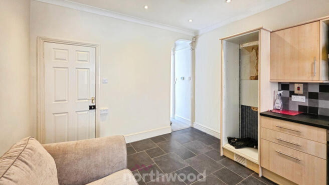2 bed Terraced to rent Image 5
