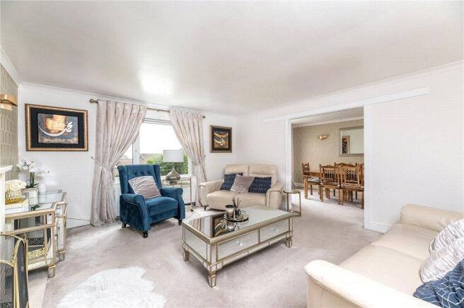 6 bed Detached for sale Image 5